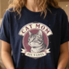 Cat Mom vintage retro badge graphic t-shirt in black for women — Femmaura