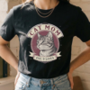 Cat Mom vintage retro badge graphic t-shirt in black for women — Femmaura